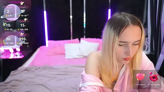 LilElfie online show from November 2025 02:17:02 PM