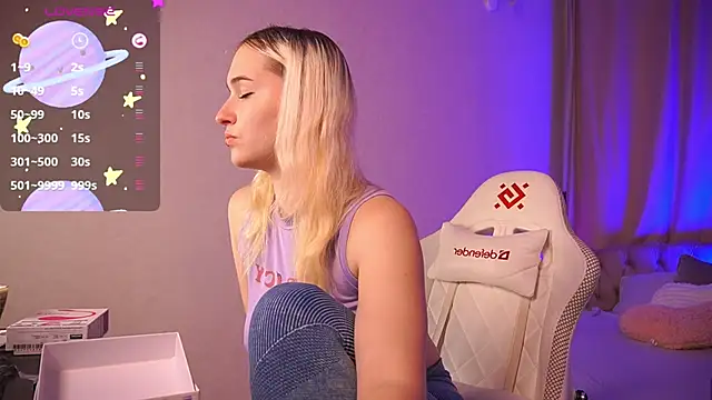 LilElfie online show from November 2025 07:01:02 AM