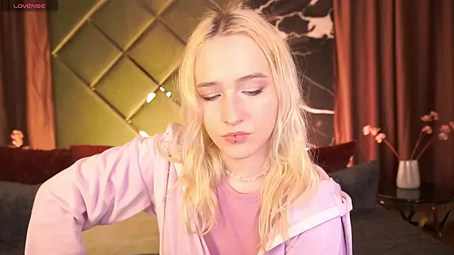 LilElfie online show from March 2026 08:46:02 PM