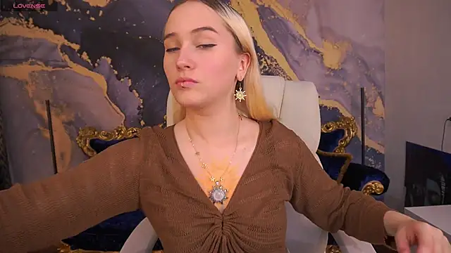 LilElfie online show from October 2025 08:19:01 PM