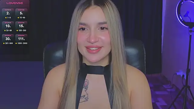Snapshot of RoxyChill chatting on October 2025 07:14:02 PM RoxyChill online show from October 2025 07:14:02 PM