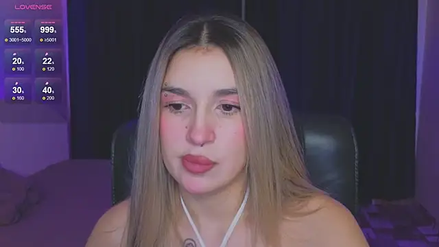 Snapshot of RoxyChill chatting on October 2025 07:11:02 PM RoxyChill online show from October 2025 07:11:02 PM