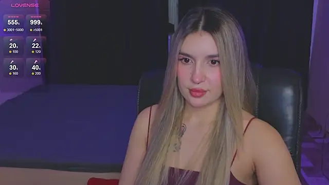 Snapshot of RoxyChill chatting on October 2025 09:05:01 PM RoxyChill online show from October 2025 09:05:01 PM
