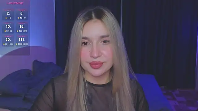 Snapshot of RoxyChill chatting on September 2025 11:03:01 PM RoxyChill online show from September 2025 11:03:01 PM