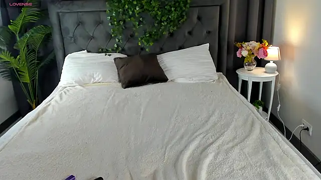 cute luucy online show from December 2025 06:13:02 PM