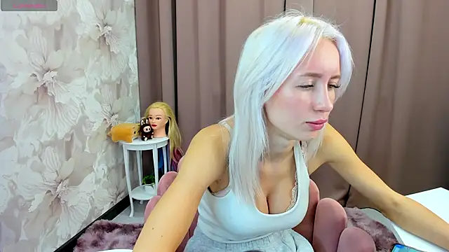cute luucy online show from October 2025 03:08:02 AM