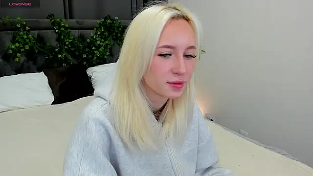 cute luucy online show from November 2025 01:43:02 AM