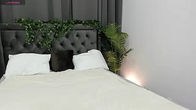 cute luucy online show from November 2025 02:45:02 AM