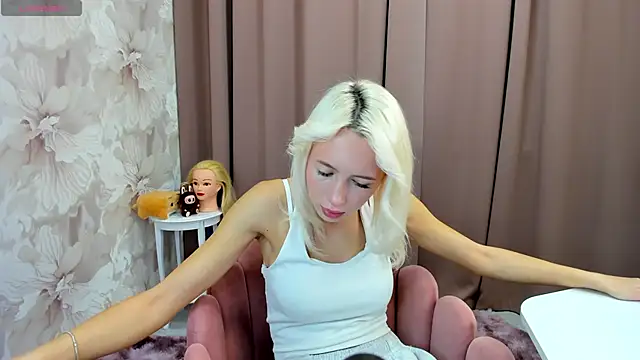 cute luucy online show from October 2025 03:21:02 AM