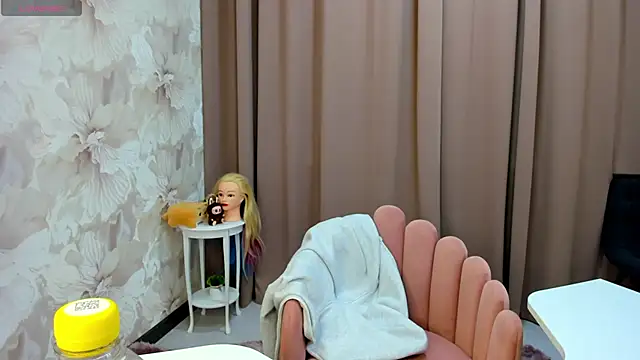 cute luucy online show from October 2025 02:43:01 AM