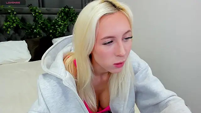 cute luucy online show from November 2025 02:59:02 AM