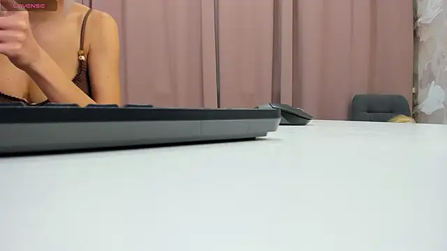 cute luucy online show from October 2025 04:00:01 AM