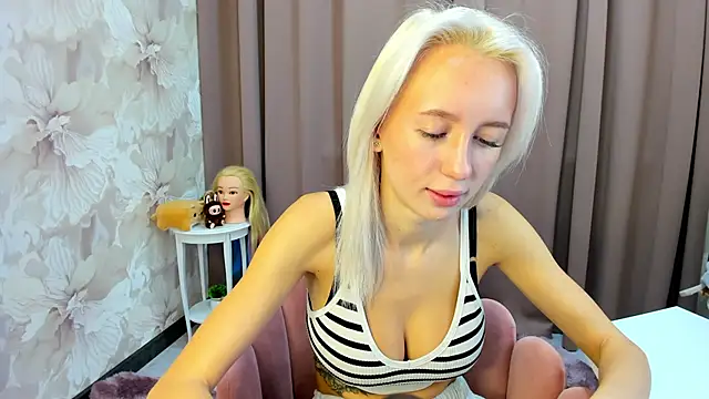 cute luucy online show from October 2025 02:32:01 AM