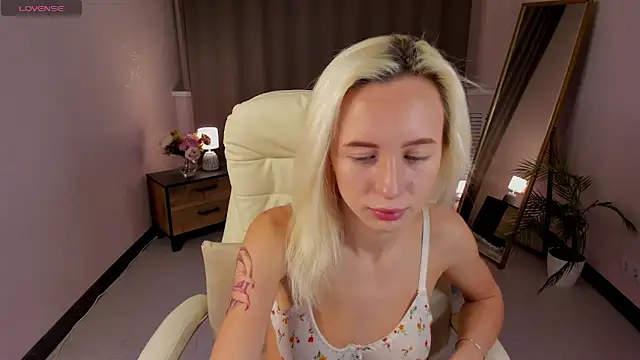 cute luucy online show from February 2026 03:36:01 AM