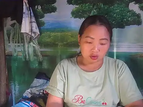 Snapshot of PhamPhung chatting on October 2025 12:55:01 AM PhamPhung online show from October 2025 12:55:01 AM