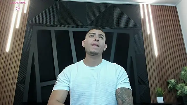 Snapshot of marco_garciia_ chatting on September 2025 11:21:02 PM marco garciia online show from September 2025 11:21:02 PM