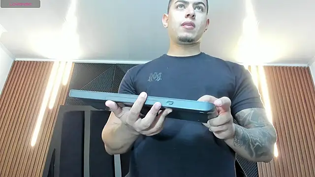 Snapshot of marco_garciia_ chatting on October 2025 11:06:02 PM marco garciia online show from October 2025 11:06:02 PM