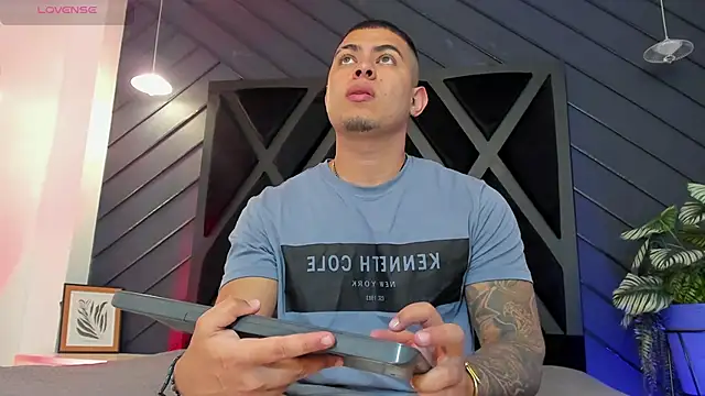 marco garciia  online show from November 2025 11:19:03 PM