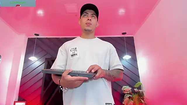 marco garciia  online show from December 2025 11:27:02 PM