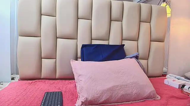 sweet amye online show from December 2025 07:06:01 PM