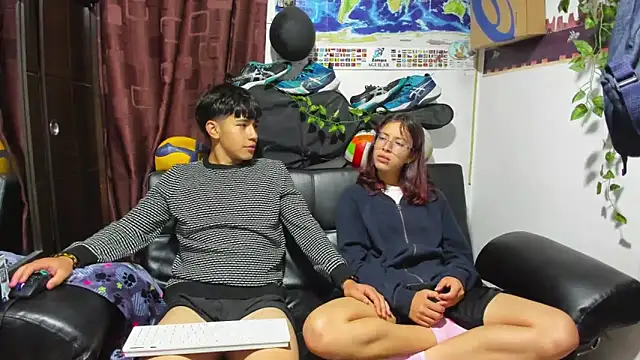 Snapshot of Donuts_DD chatting on September 2025 07:03:02 AM Donuts DD online show from September 2025 07:03:02 AM