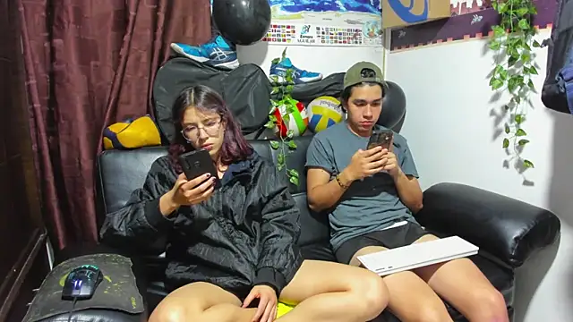 Snapshot of Donuts_DD chatting on September 2025 07:52:02 AM Donuts DD online show from September 2025 07:52:02 AM