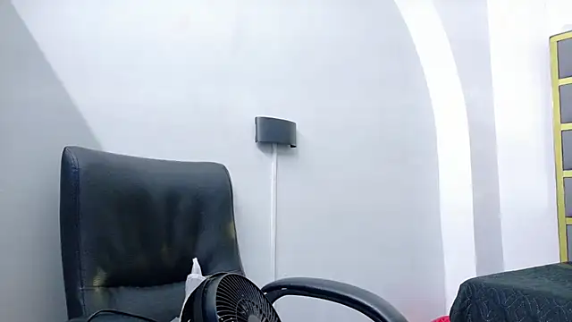 yorbymaxx online show from December 2025 02:08:02 PM