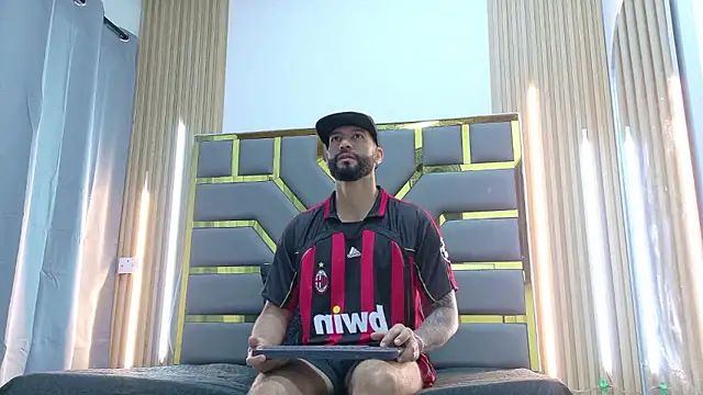 yorbymaxx online show from January 2026 12:00:01 PM