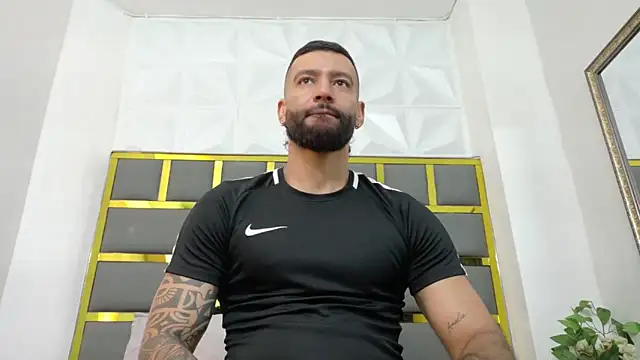 yorbymaxx online show from November 2025 02:43:02 PM