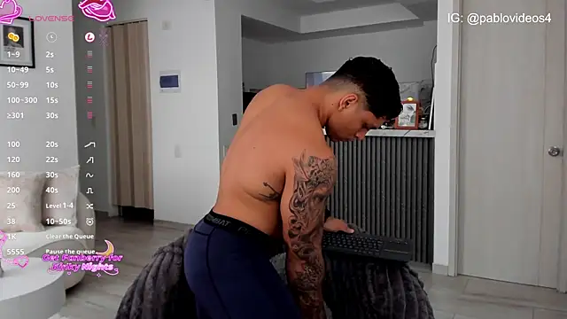 Nicolasmontoya16 online show from December 2025 10:21:02 PM