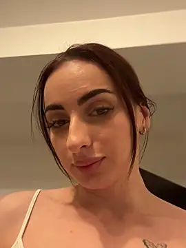 AuraPure online show from December 2025 04:49:02 AM