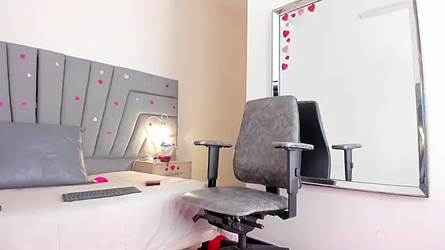 Maia 520 online show from February 2026 05:02:01 PM