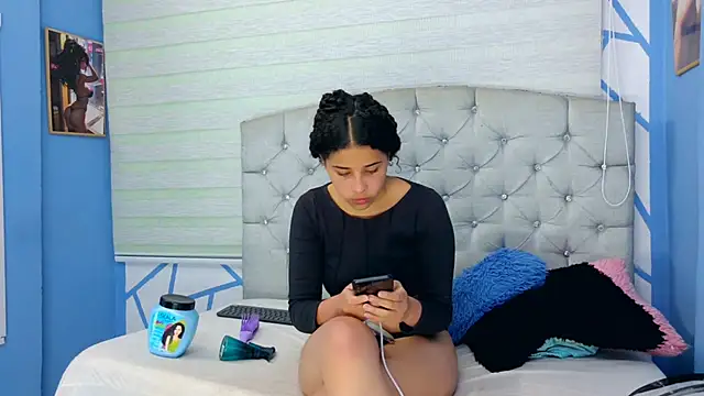 Emily J18 online show from September 2025 01:17:02 PM