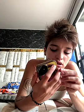 Snapshot of DayanaDG chatting on December 2025 05:18:02 PM DayanaDG online show from December 2025 05:18:02 PM