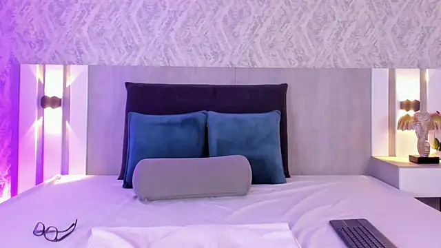 krystal foxx online show from March 2026 10:30:01 PM