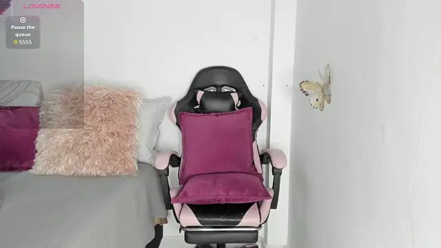 mari-ross online show from April 2026 02:07:01 AM