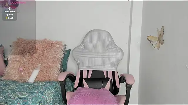 Snapshot of mari-ross chatting on July 2026 02:18:01 AM mari-ross online show from July 2026 02:18:01 AM