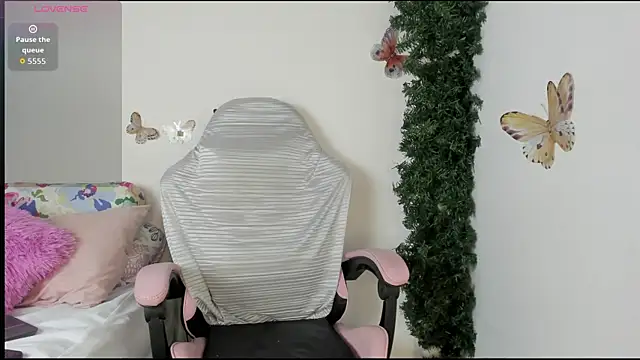 mari-ross online show from January 2026 02:48:01 AM