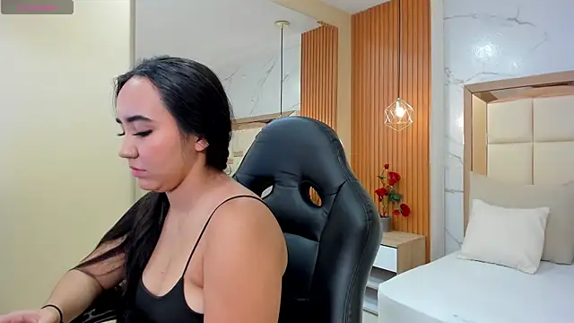 julieta rosee online show from October 2025 10:09:01 PM