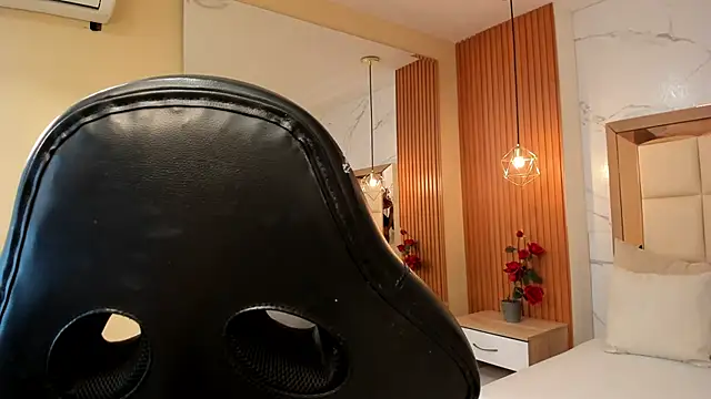 julieta rosee online show from March 2026 10:00:02 PM