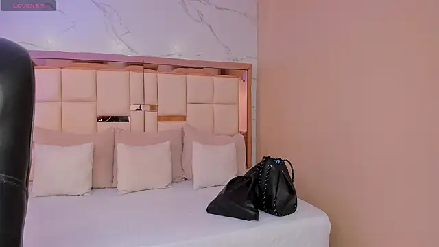 julieta rosee online show from April 2026 09:38:01 PM