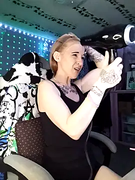 Purple2StayThnxx online show from February 2026 07:15:02 PM