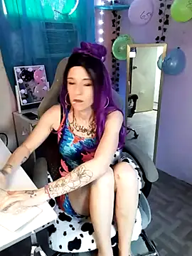 Snapshot of Purple2StayThnxx chatting on September 2025 09:43:02 PM Purple2StayThnxx online show from September 2025 09:43:02 PM