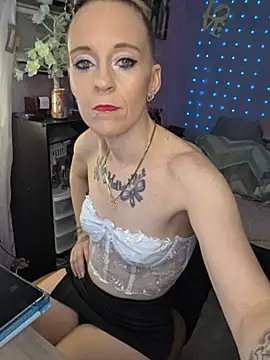 Purple2StayThnxx online show from May 2026 06:35:01 PM