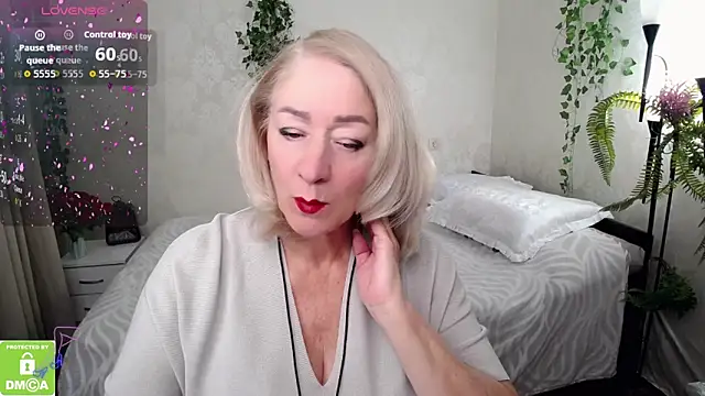 Snapshot of hunters_woman chatting on September 2025 03:40:01 PM hunters woman online show from September 2025 03:40:01 PM