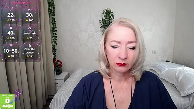 Snapshot of hunters_woman chatting on September 2025 12:11:02 PM hunters woman online show from September 2025 12:11:02 PM