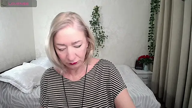 hunters woman online show from November 2025 10:32:01 PM