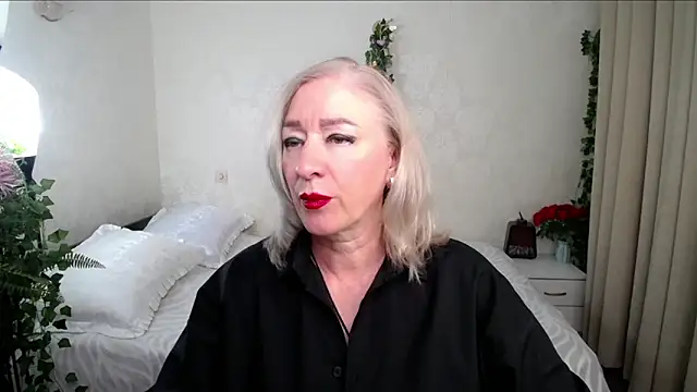 hunters woman online show from June 2026 03:06:02 PM