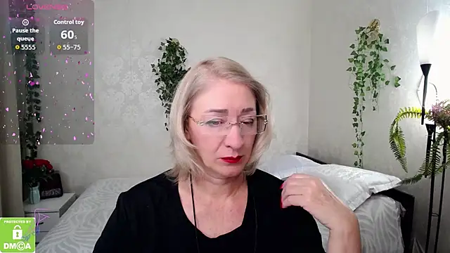 Snapshot of hunters_woman chatting on October 2025 01:52:01 PM hunters woman online show from October 2025 01:52:01 PM