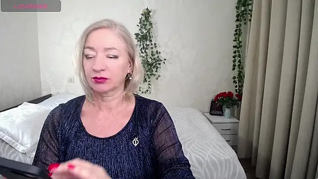 hunters woman online show from November 2025 11:27:02 PM